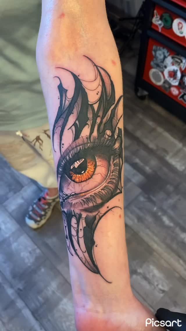 Tatouage oeil ornemental dark freehand — herve_chez_b_tattoo_shop