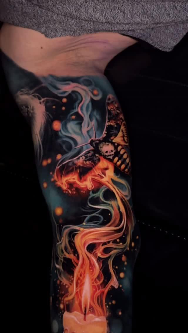 Tatouage Bougie papillon intérieur bras — joelalbatattoo