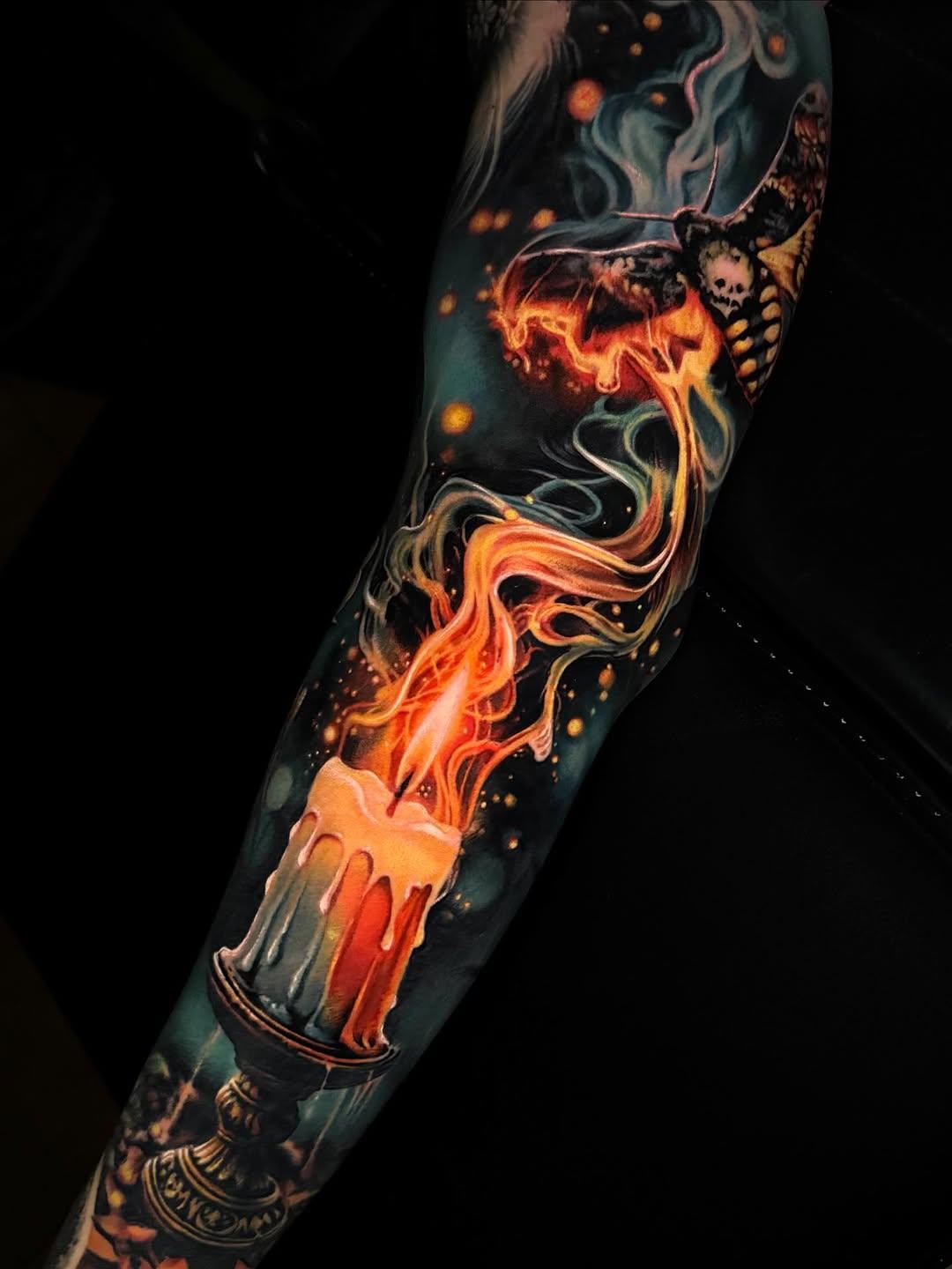 Tatouage Bougie enflammée et papillon — joelalbatattoo