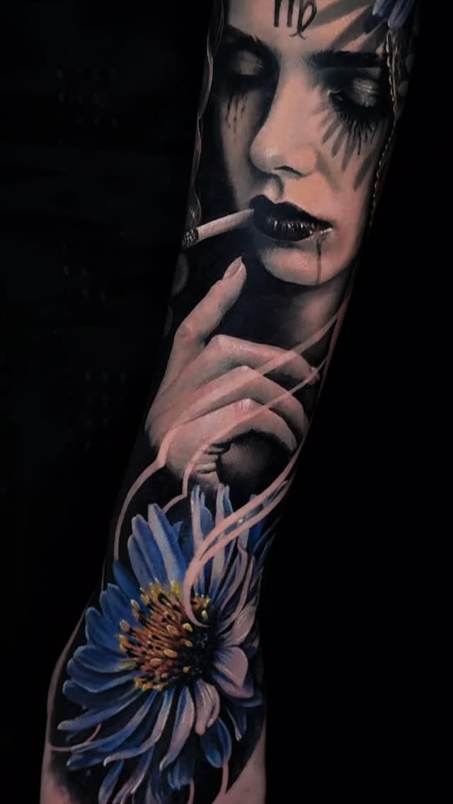 Tatouage Portrait femme et fleur — joelalbatattoo