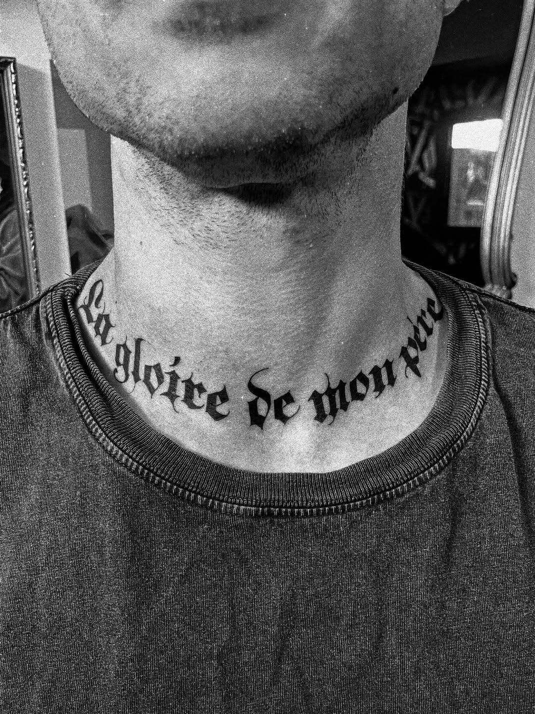 Tatouage Lettrage cou — julien_maker