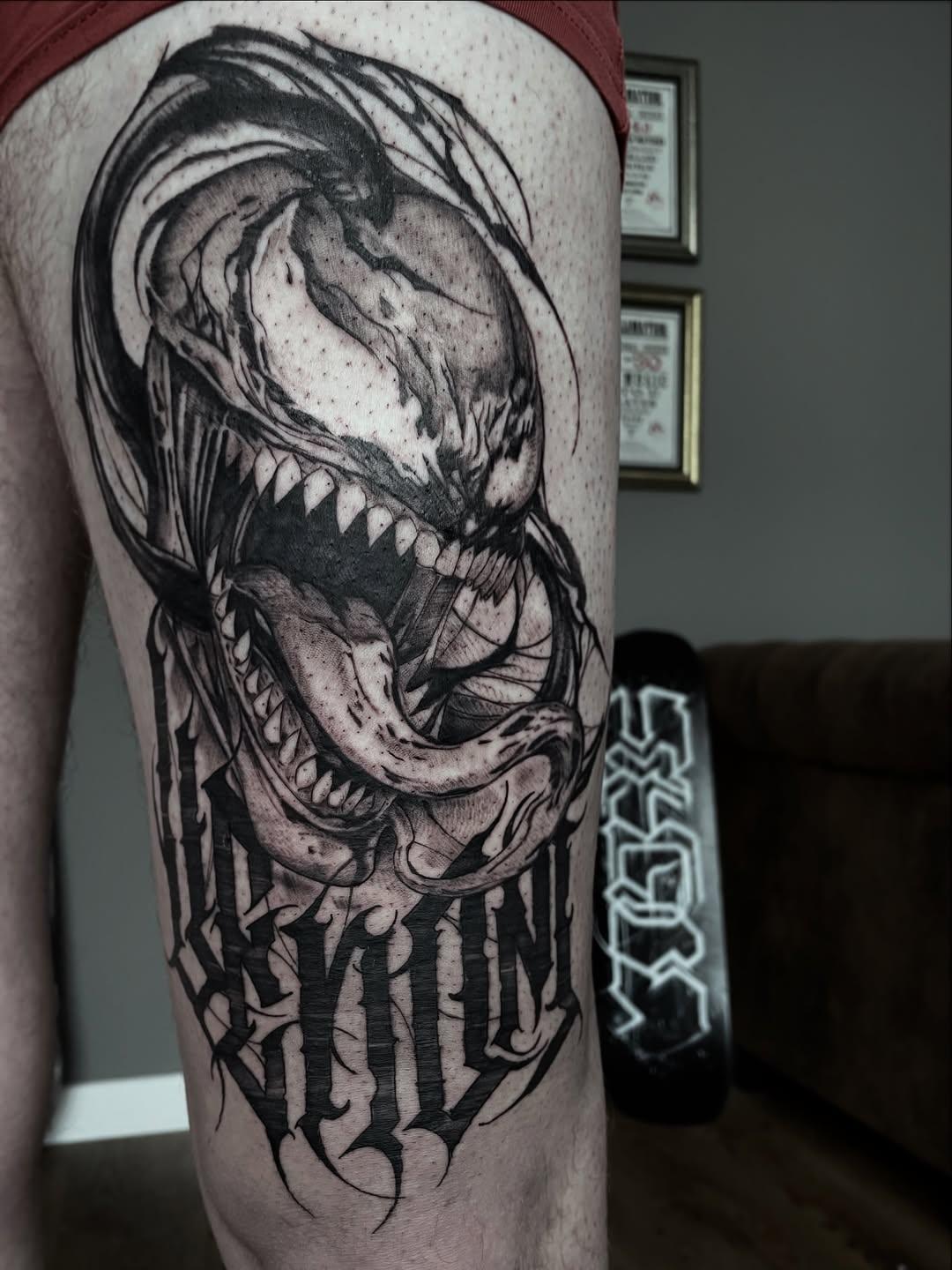 Tatouage Venom crâne — julien_maker