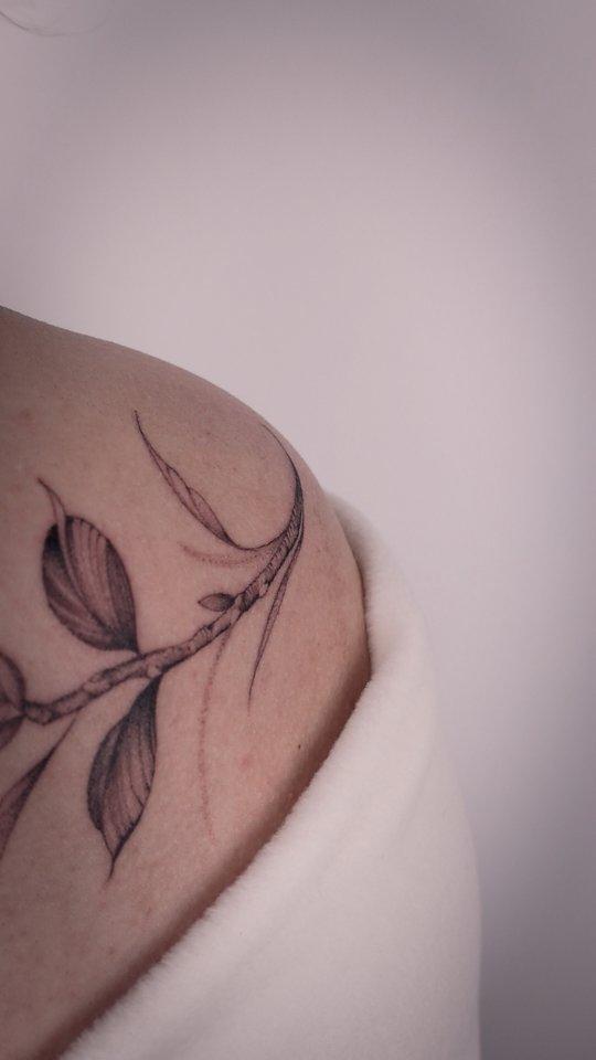 Tatouage Magnolias dos — emkant.tattoo