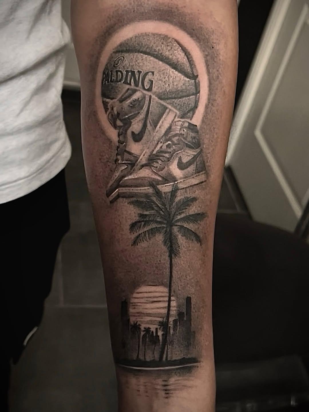 Tatouage Nike Air Jordan avec paysage California — cosmink_tattoo