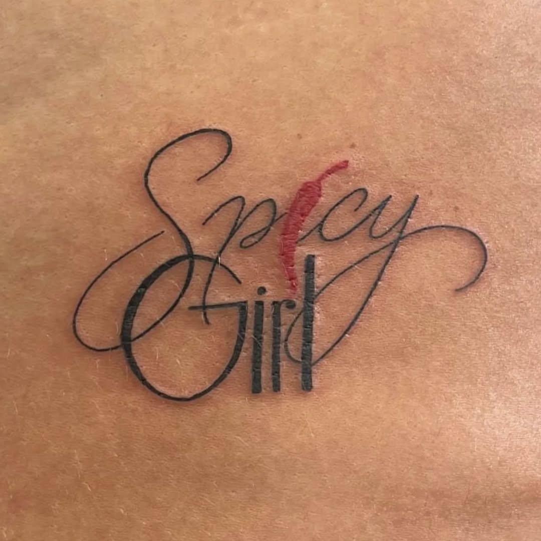 Tatouage piment typographie — chickentatoo