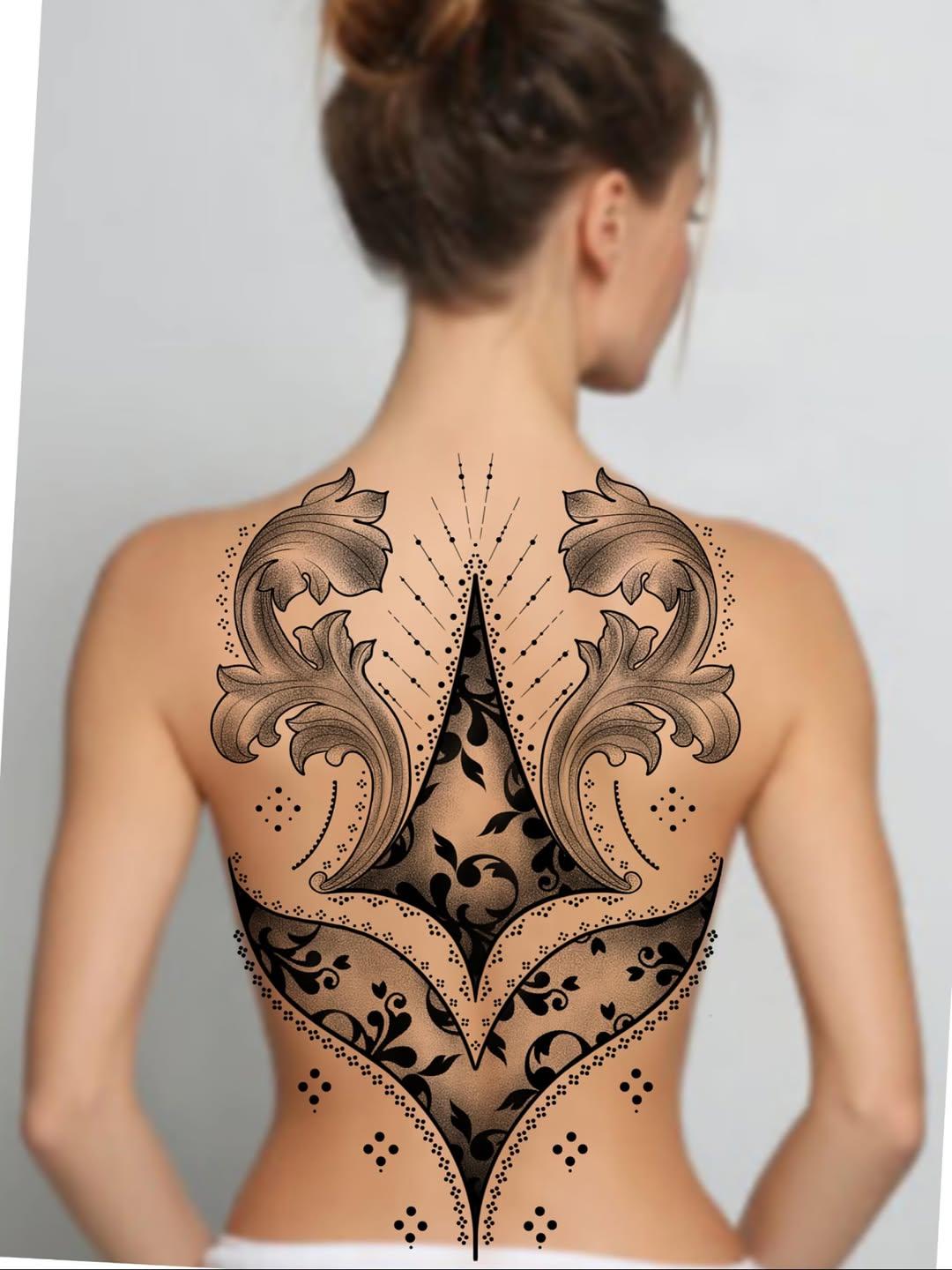 Tatouage Ornemental dos symétrique — charl_ink_tattoo