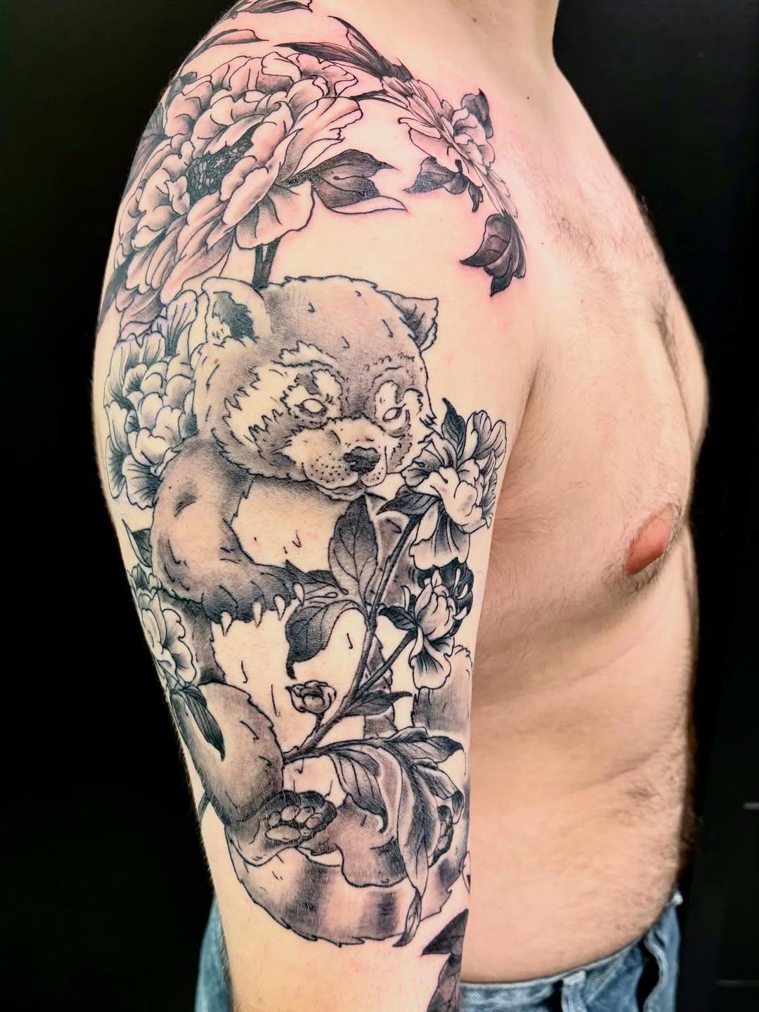 Tatouage Fleur peony animaux épaule — bigcyrus