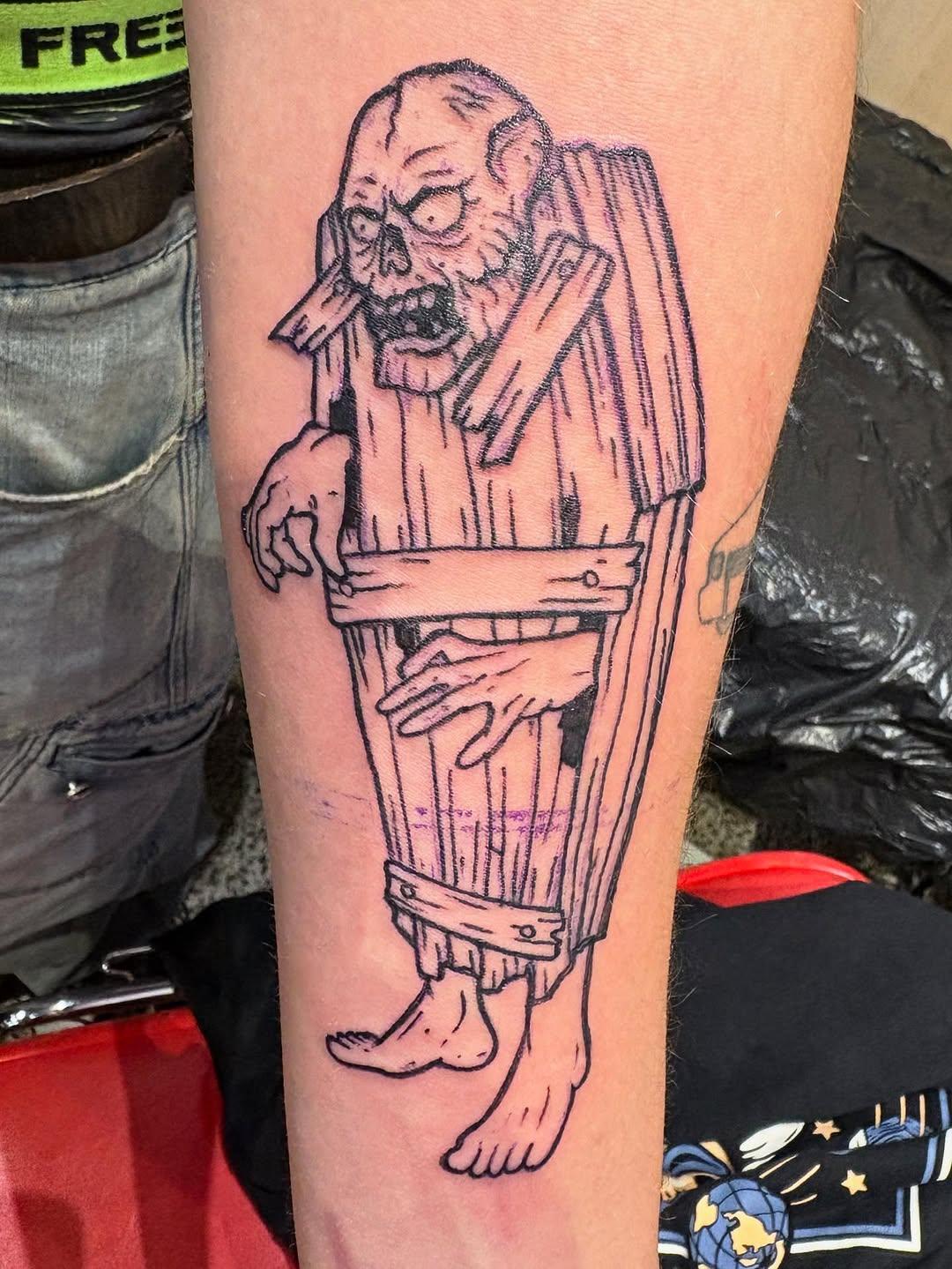 Tatouage Zombie cercueil jambe — bigcyrus