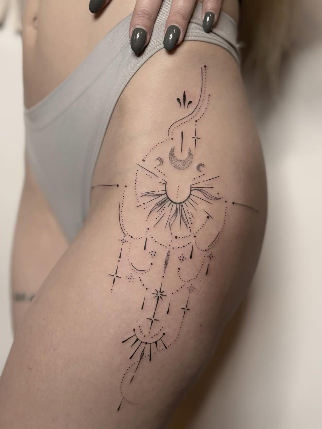 Tatouage Cuisse ornementale soleil lune — bohemian_tattoo