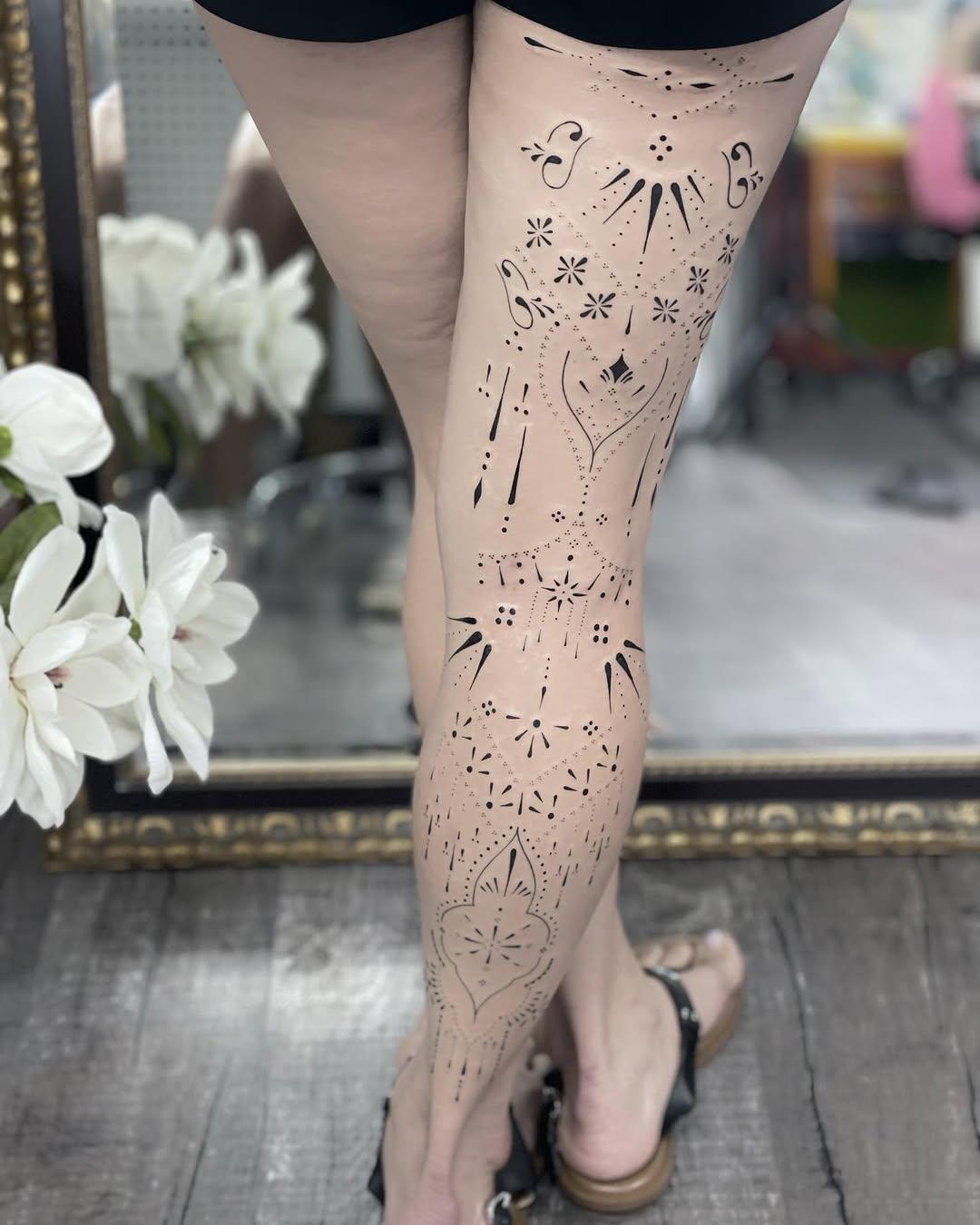 Tatouage Jambes symétriques ornementales — bohemian_tattoo