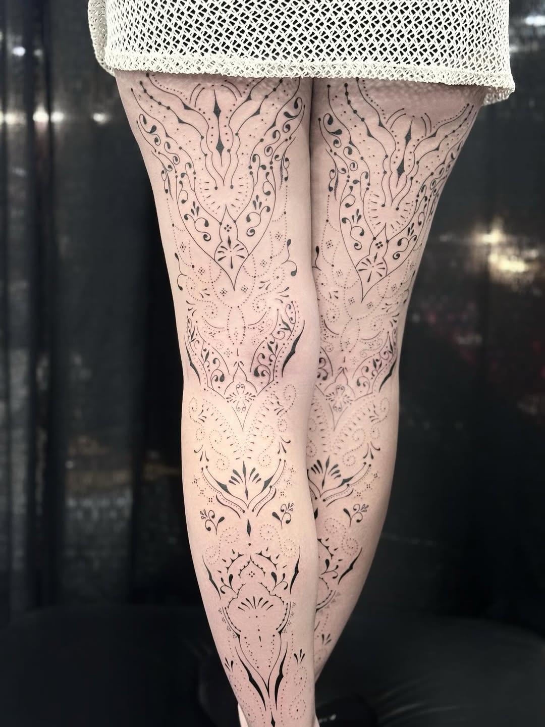 Tatouage Jambes symétriques ornementales — bohemian_tattoo
