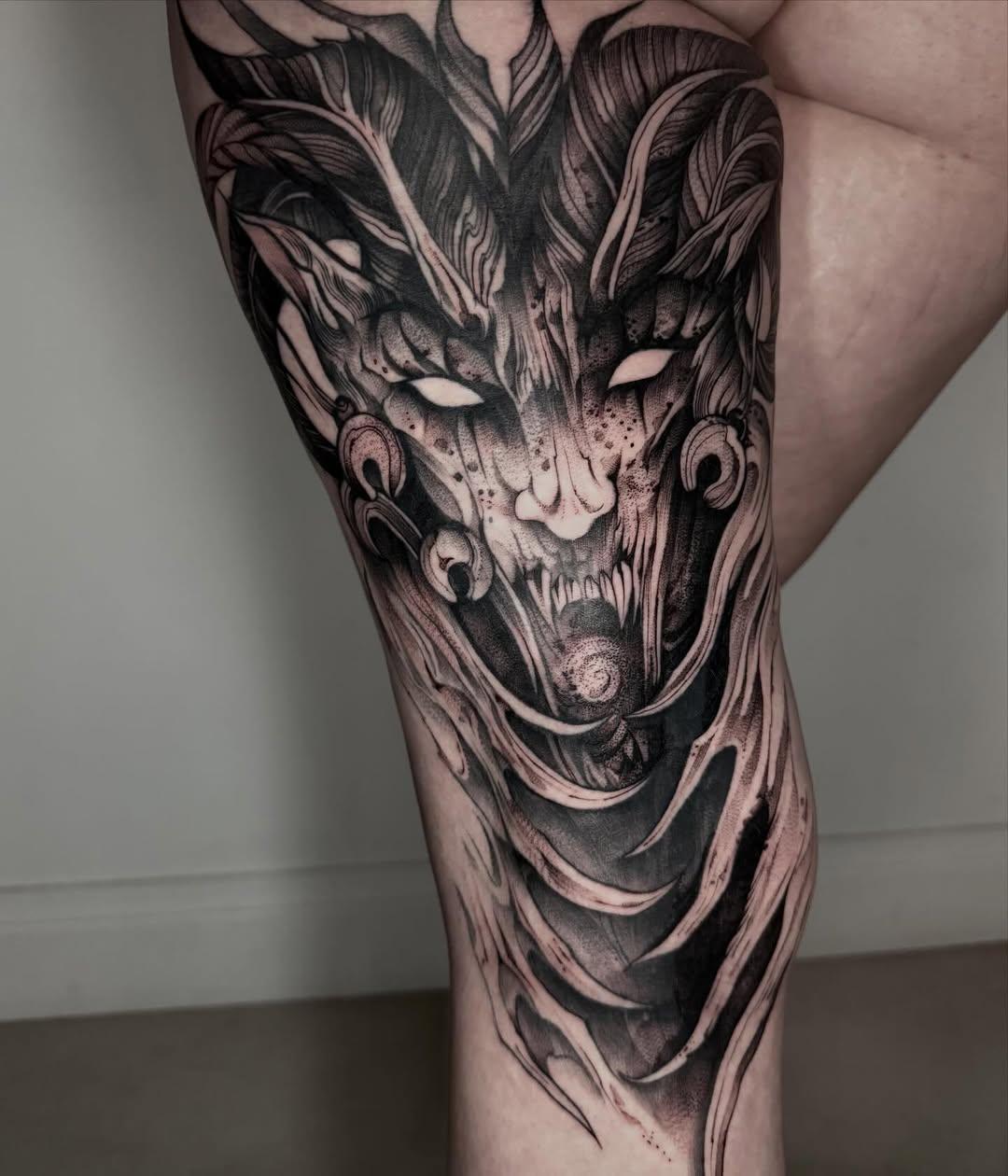 Tatouage Krampus jambe — boutdecharbon