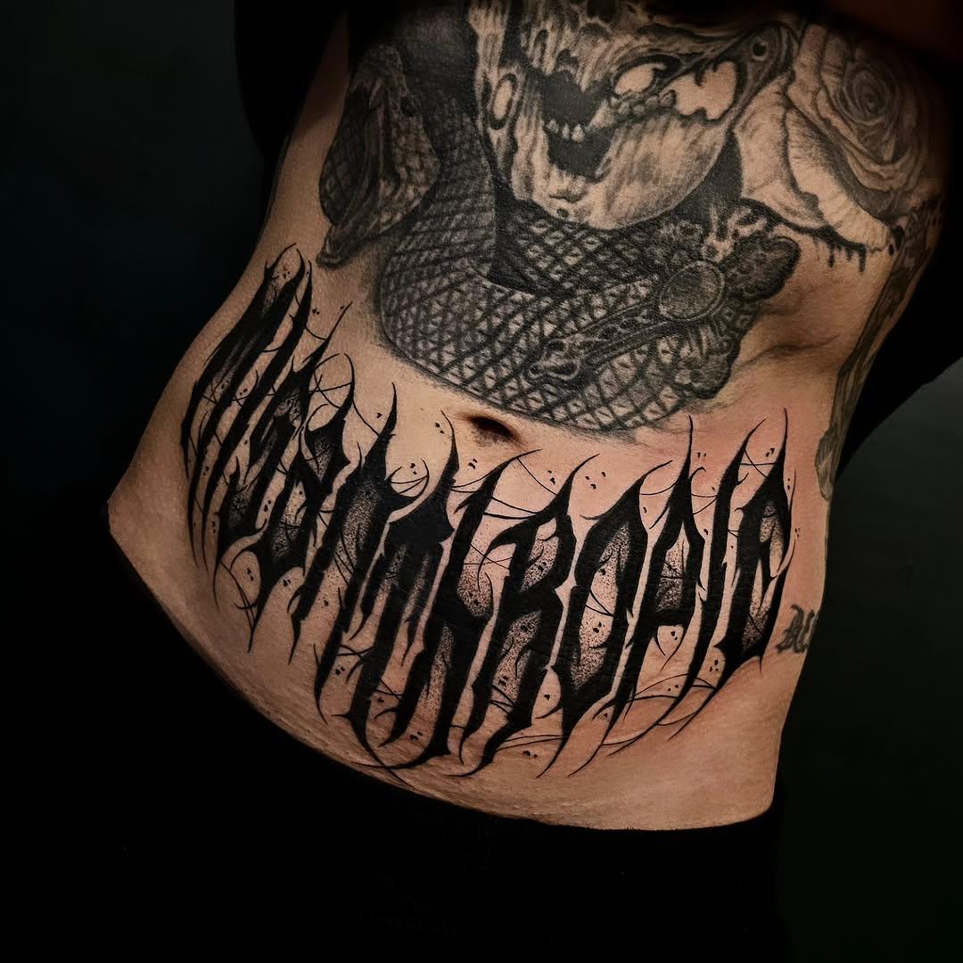 Tatouage Monstre grotesque torse — aphrodisi_arts