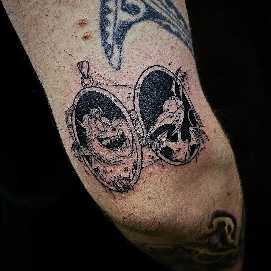 Tatouage Médaillon Hercule — aphrodisi_arts