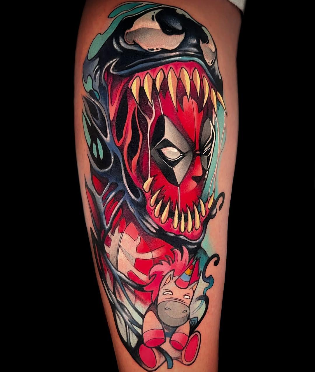 Tatouage Deadpool et Venom fusion — runotattooer
