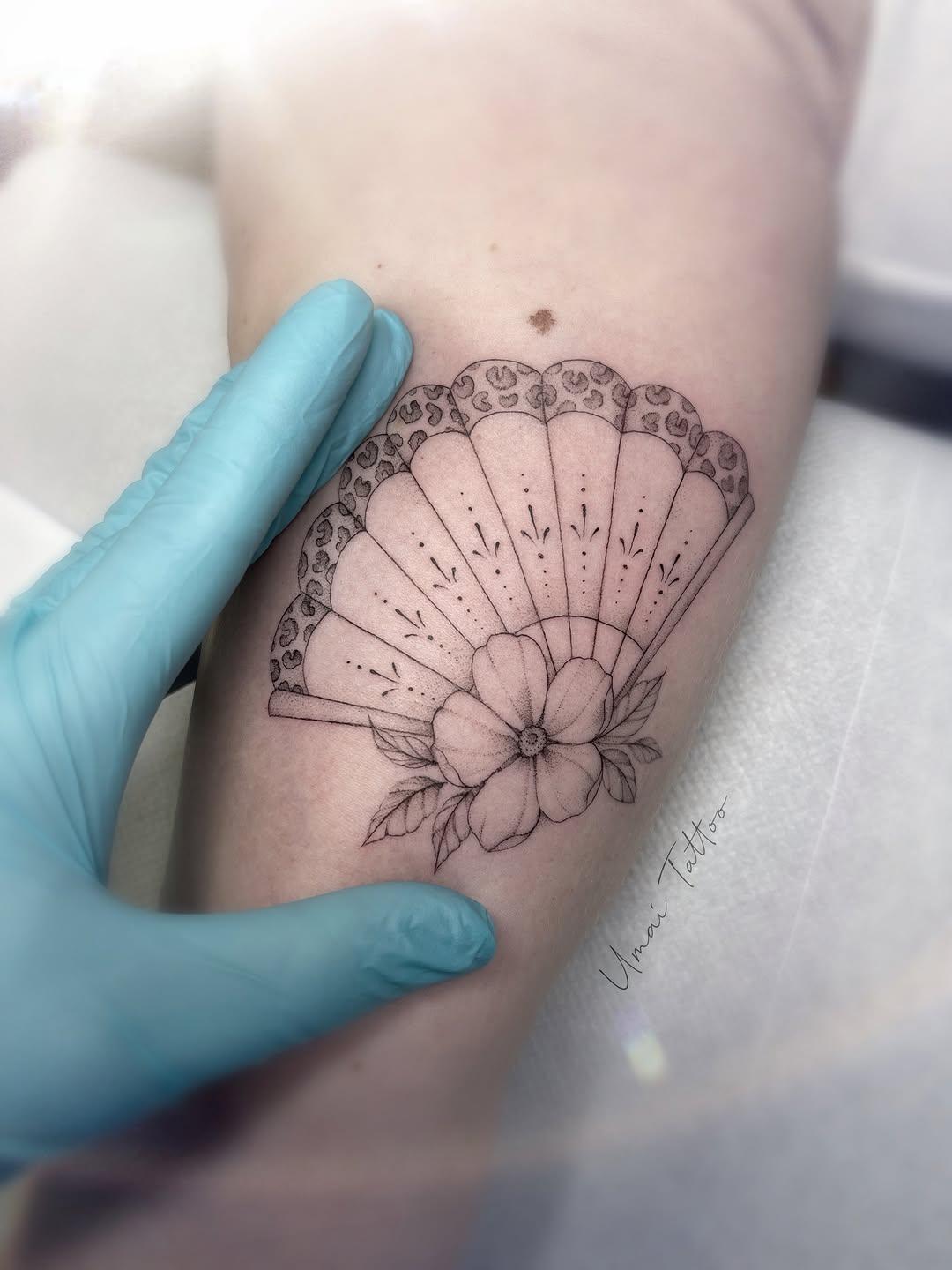 Tatouage Petit éventail ornemental — umaitattoo