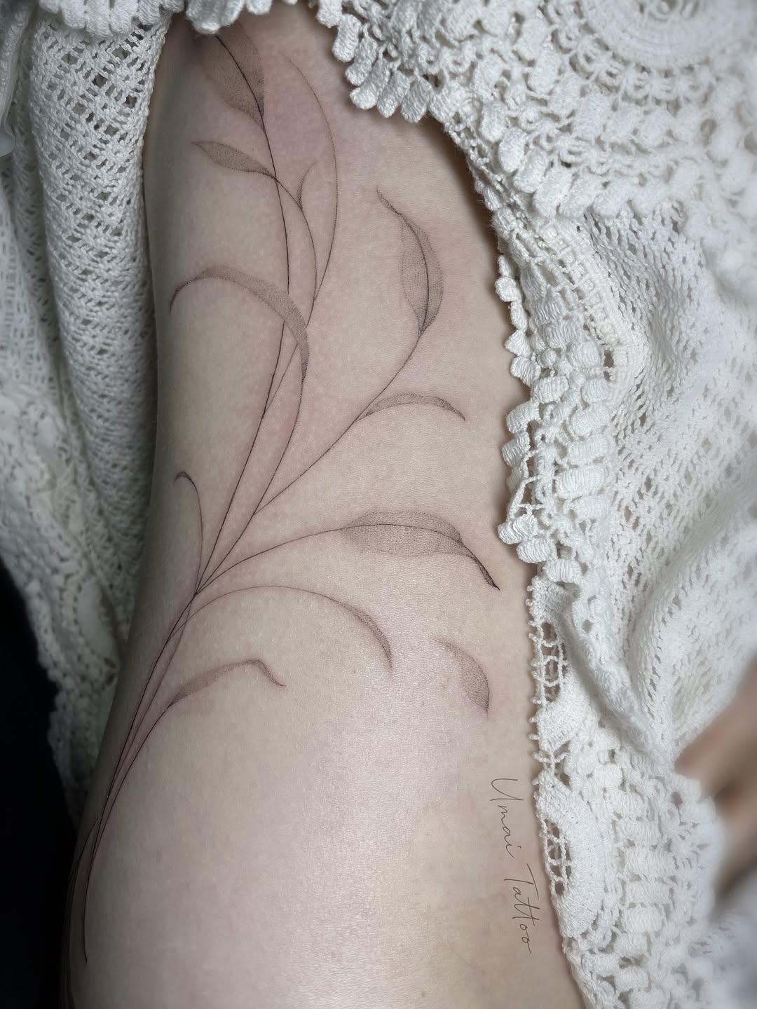 Tatouage Fleurs fines avant-bras — umaitattoo