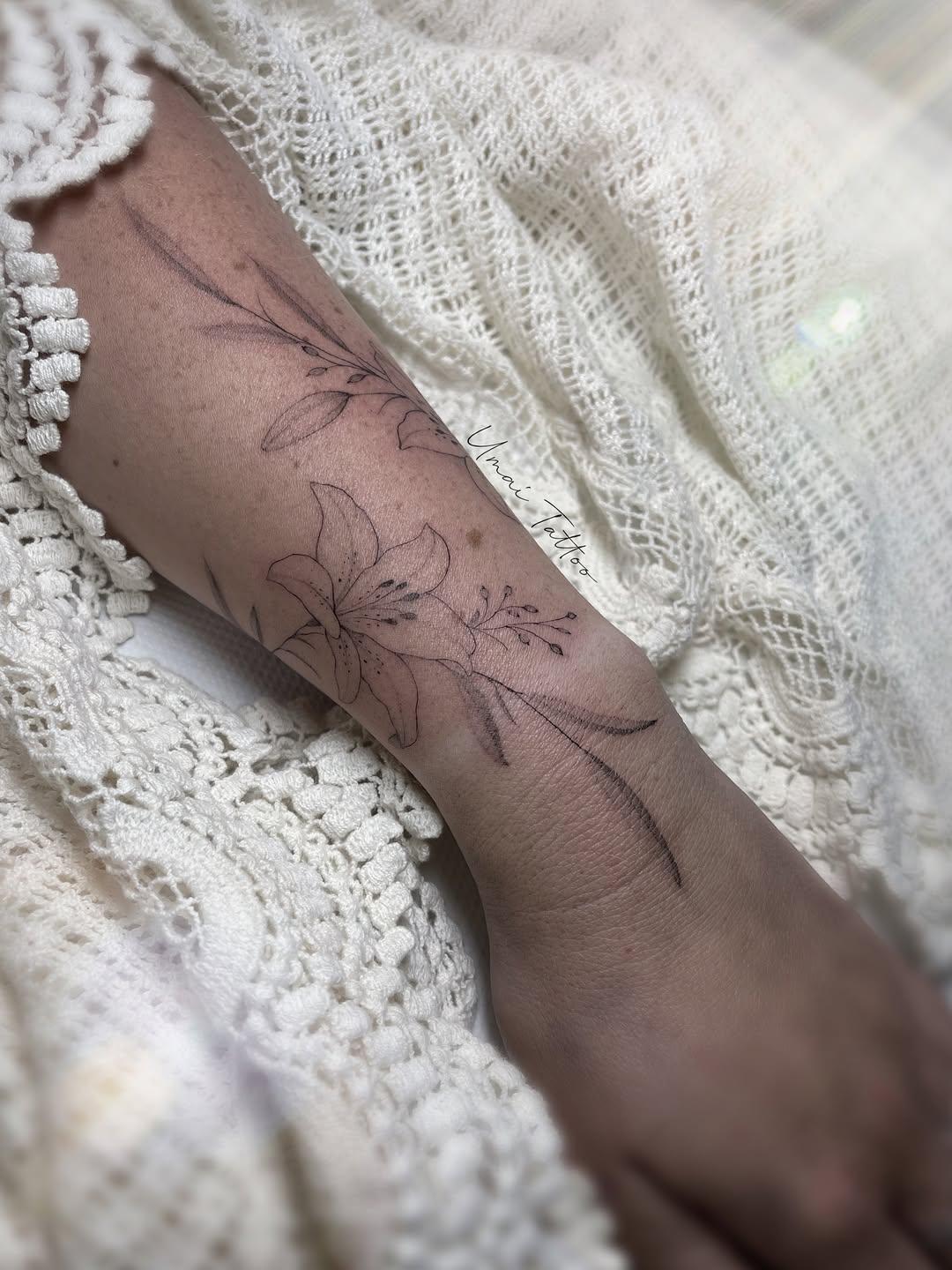 Tatouage Lys délicat — umaitattoo