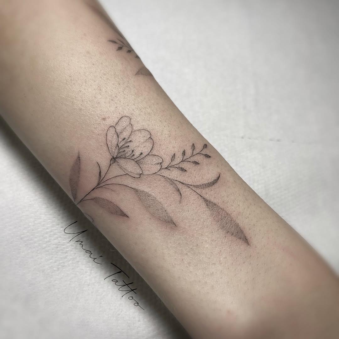 Tatouage Frise florale délicate — umaitattoo