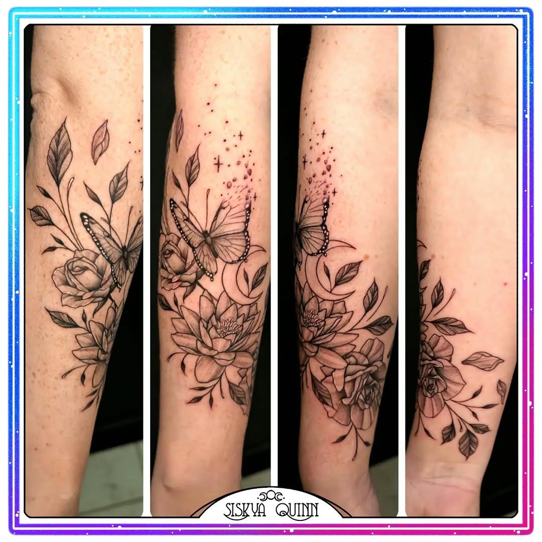 Tatouage composition florale avec papillon — siskya.quinn.tattoo