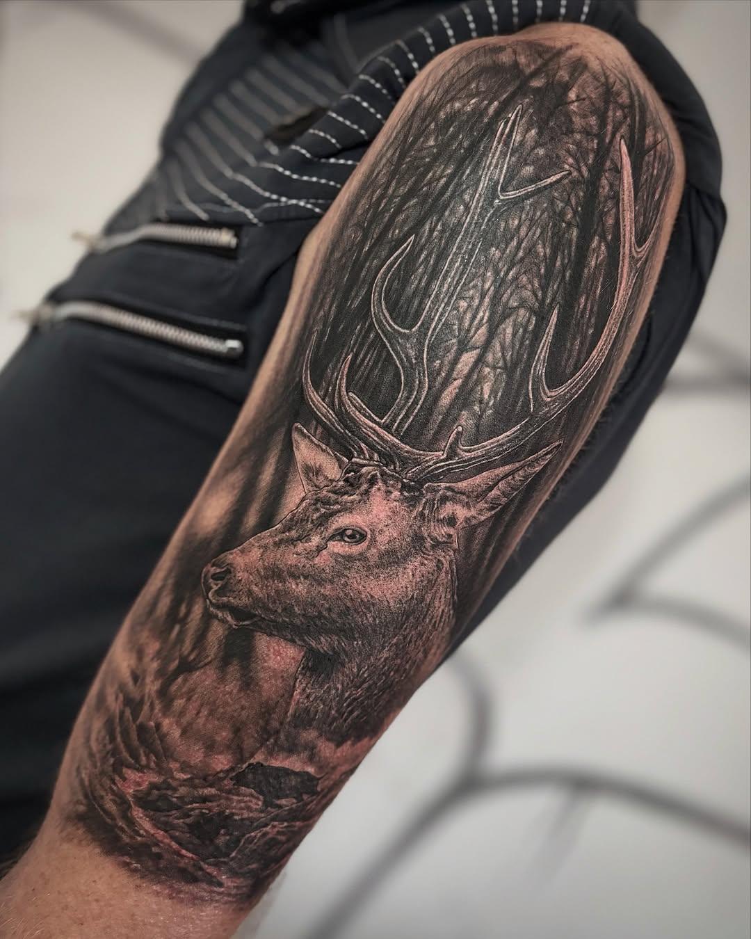 Tatouage cerf roi forêt — kazerquid