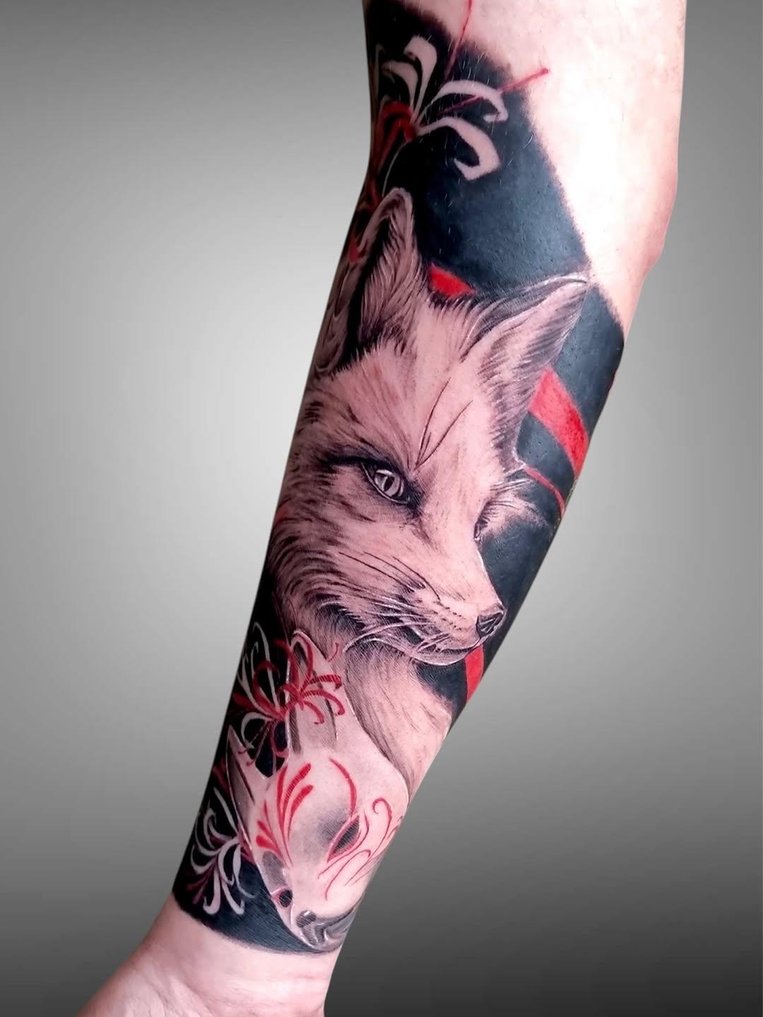 Tatouage Loup noir et rouge — joel_crapet