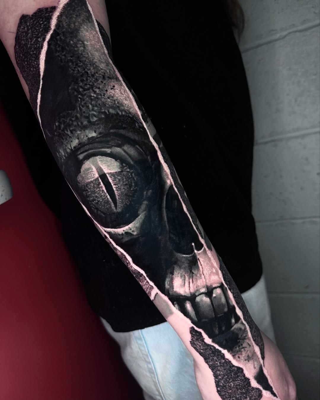 Tatouage Crâne et serpent — jose_martinez_tattoo