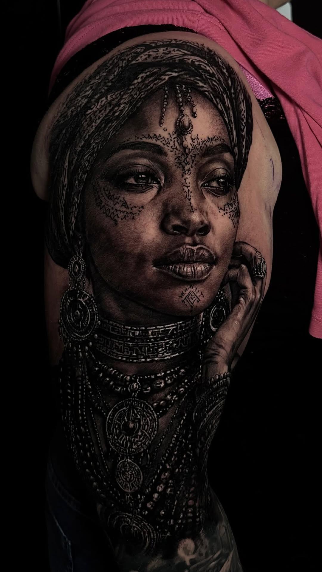 Tatouage Portrait femme africaine — kalguartattoo
