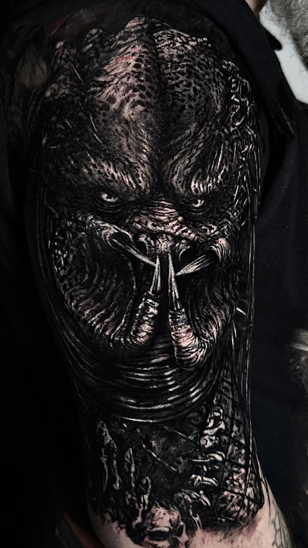 Tatouage Predator cover — kalguartattoo