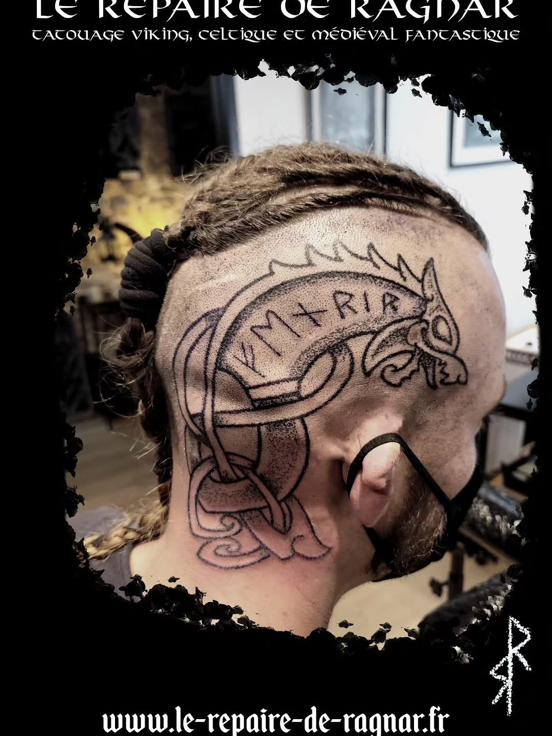 Tatouage Crâne ornemental handpoke — le_repaire_de_ragnar