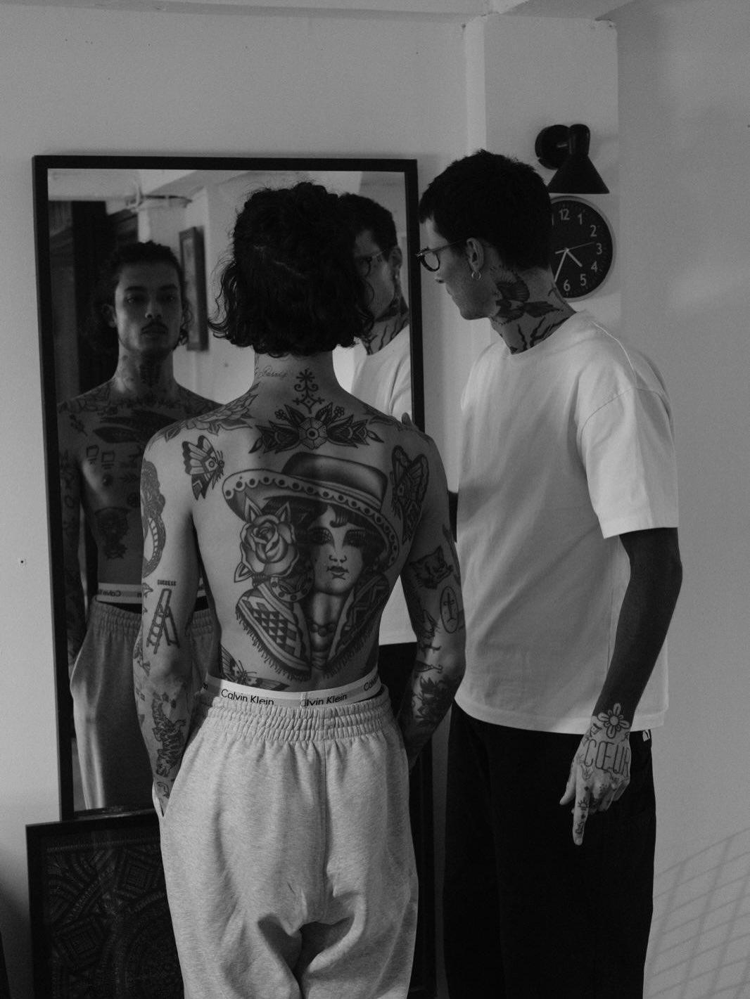 Tatouage Portrait avec tatouages dos poitrine — _coco_poke_