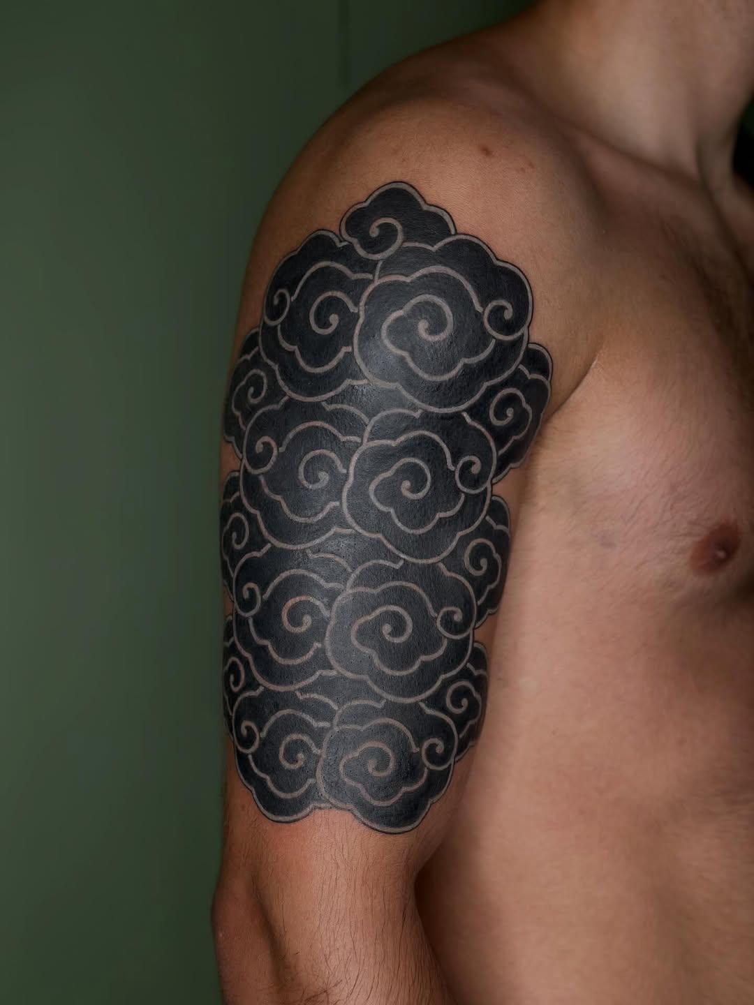 Tatouage Nuages ornementaux — _coco_poke_