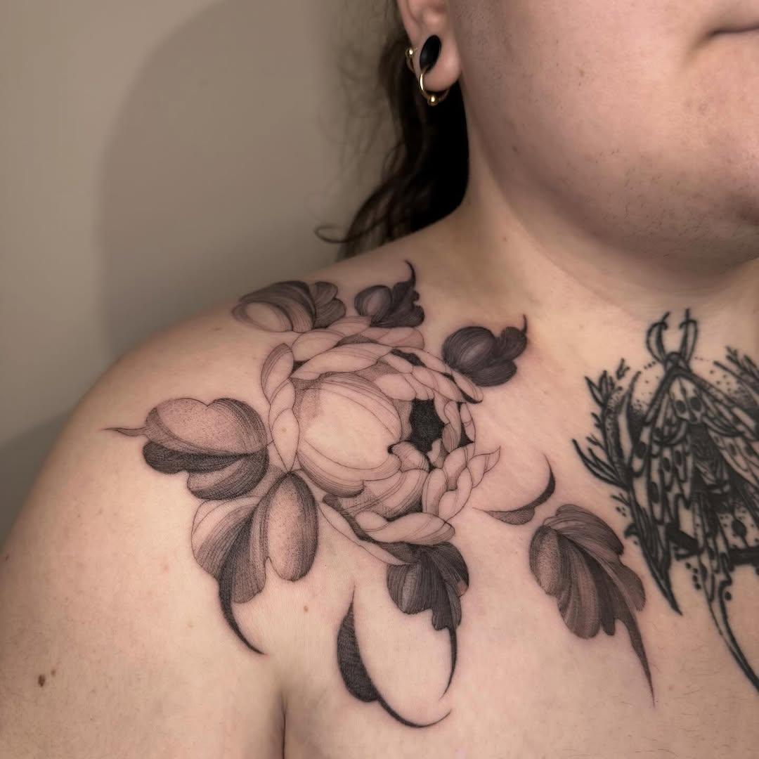 Tatouage Pivoines symétriques — l_indelebile