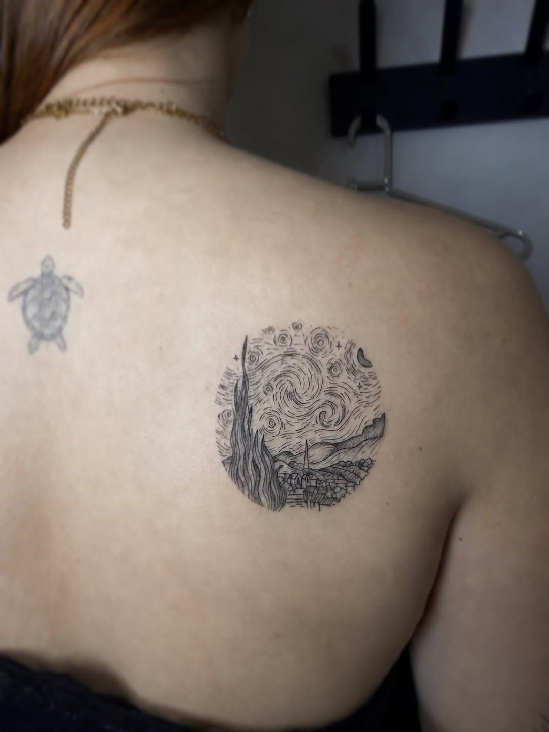 Tatouage La Nuit Étoilée Van Gogh — l_indelebile