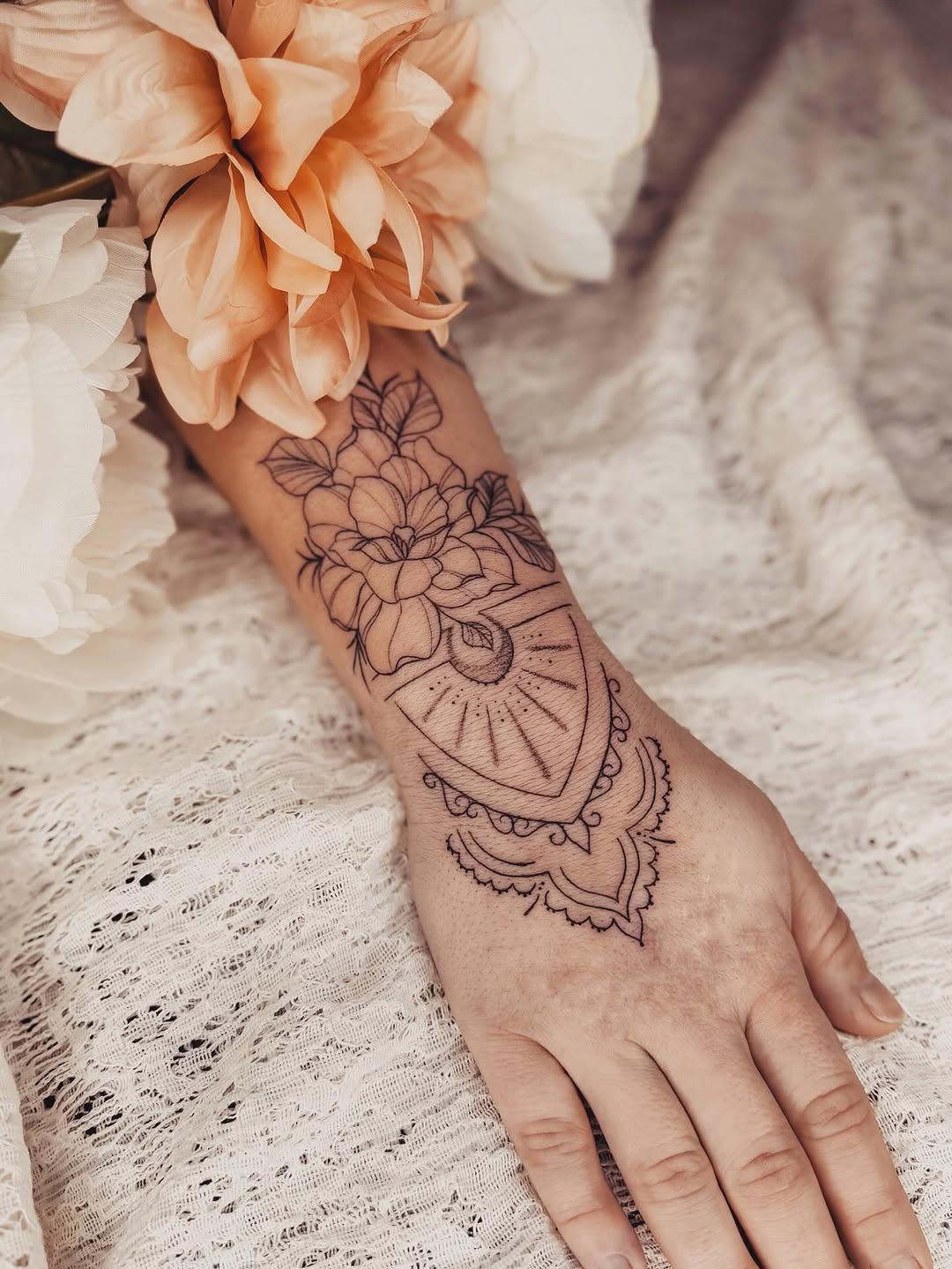 Tatouage Bijou de bras ornemental — helleborus_tattoo