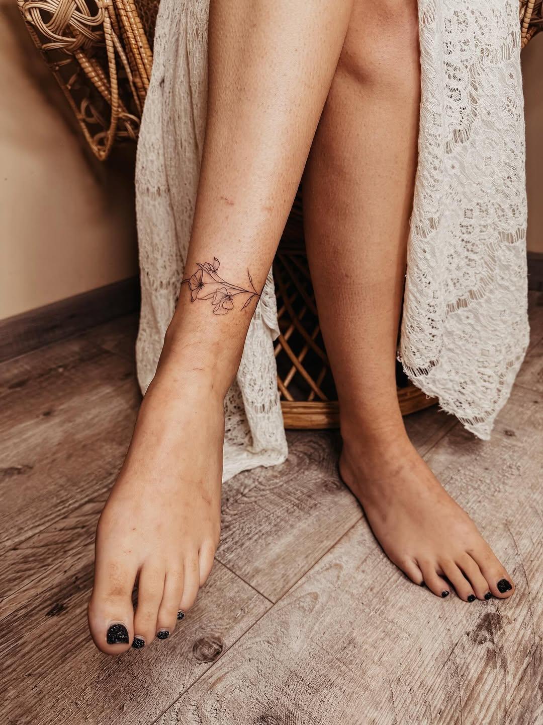 Tatouage Bracelet de cheville floral — helleborus_tattoo