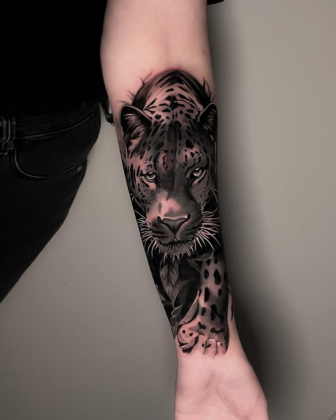 Tatouage Léopard avant-bras recouvrement — marina_tattooartist