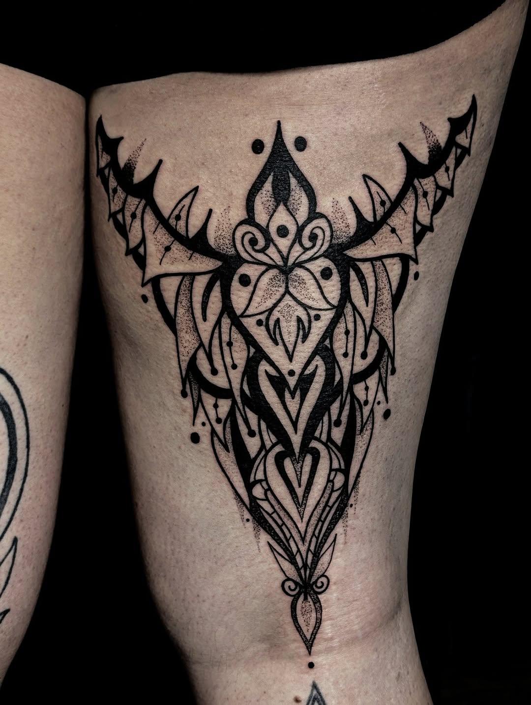 Tatouage Sailor L cuisse — sailorjune.ttt