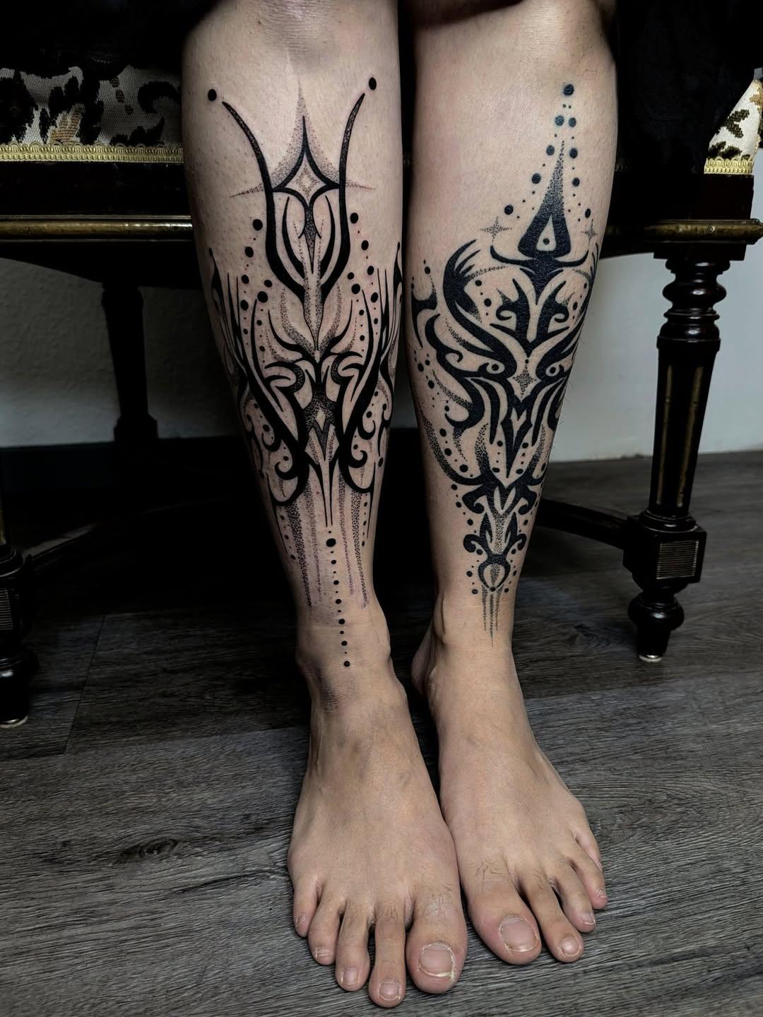 Tatouage Sailor L symétrie tibias — sailorjune.ttt