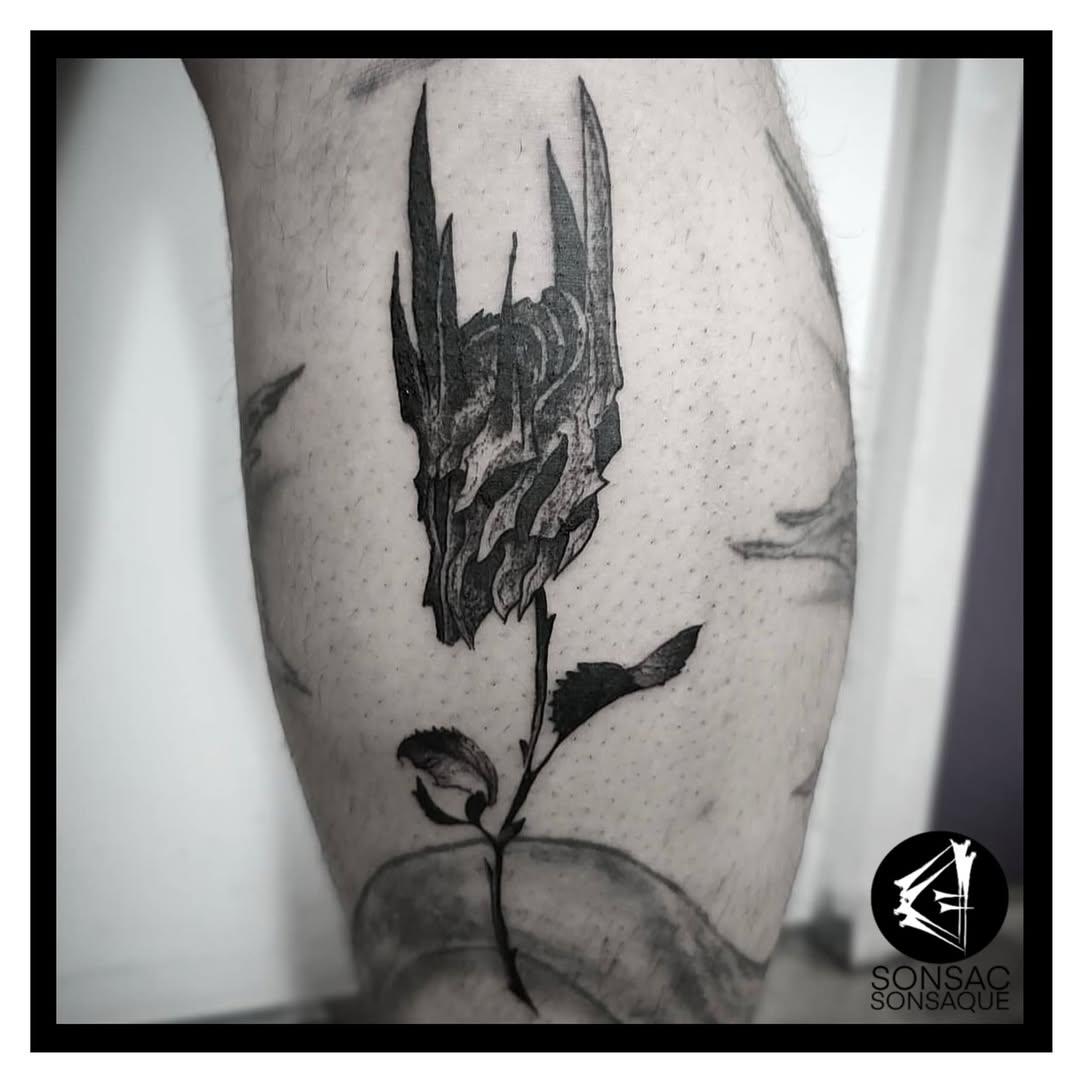 Tatouage Fleur corrompue plante sombre — sonsacsonsaque