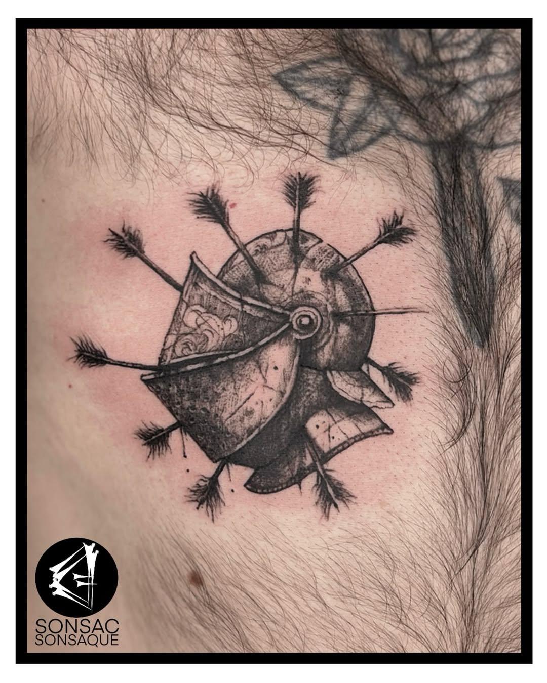 Tatouage Composition démonique géométrique — sonsacsonsaque