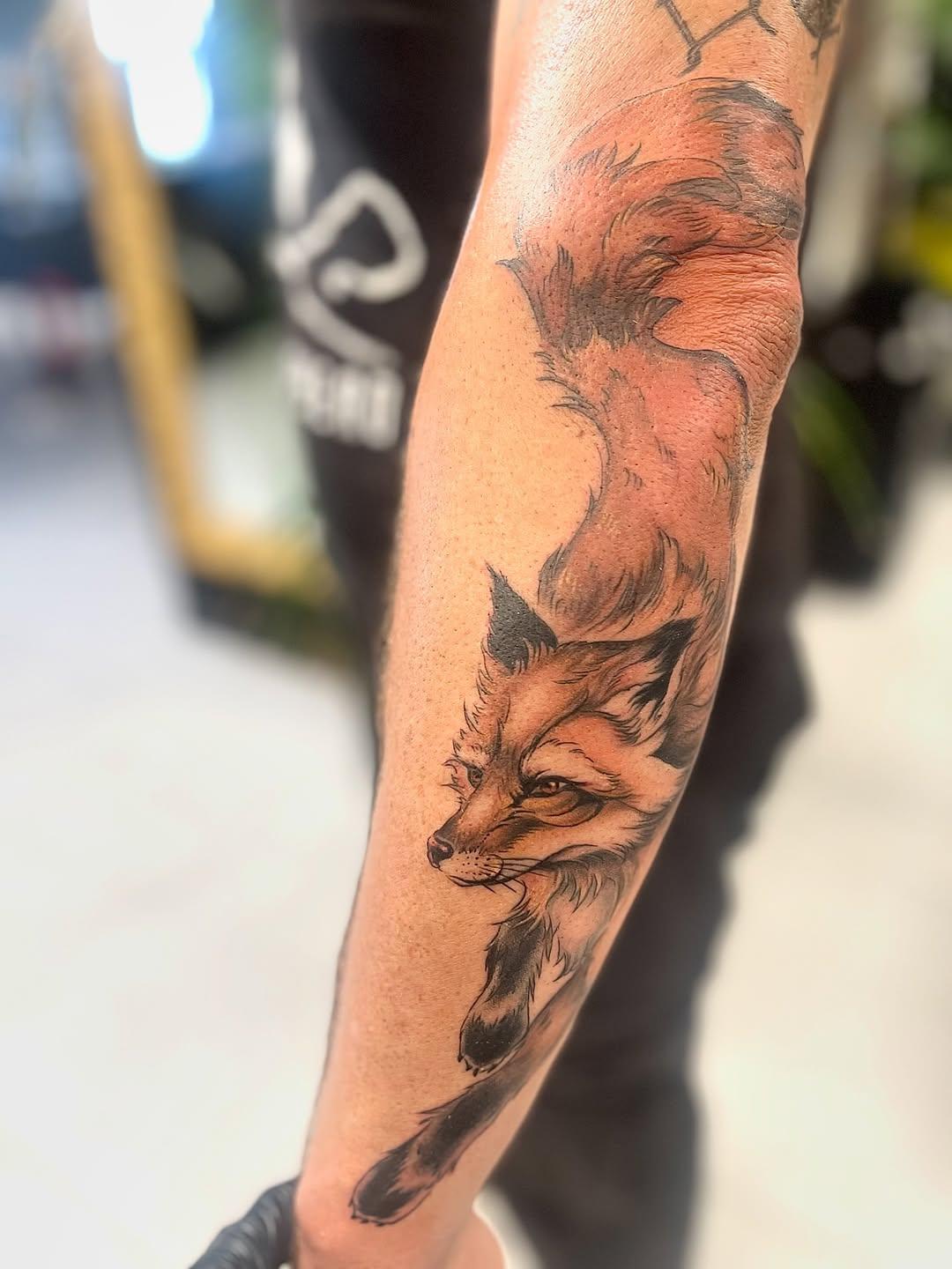 Tatouage Renard réaliste bras — morgensterntattoo