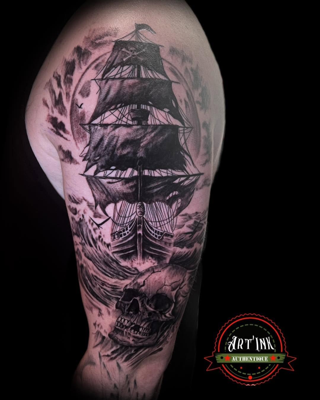 Tatouage Voilier avec crâne — artinksimtattoo