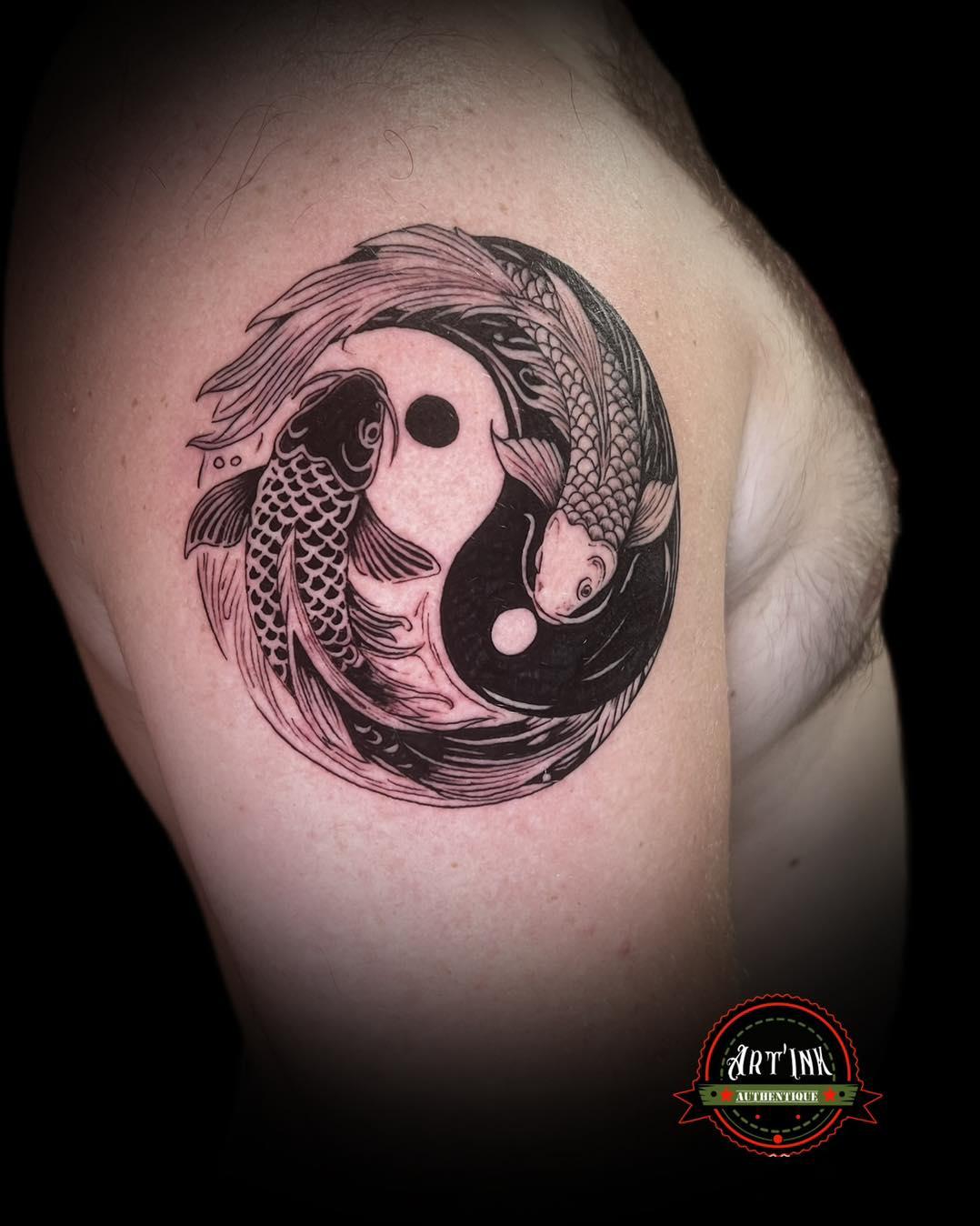 Tatouage Yin-yang carpes — artinksimtattoo