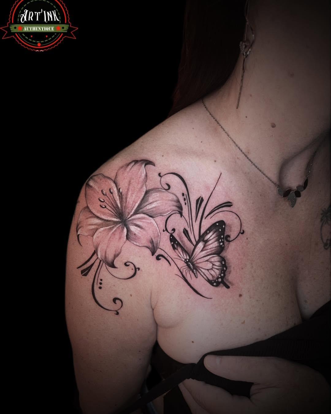 Tatouage Fleurs et papillon — artinksimtattoo
