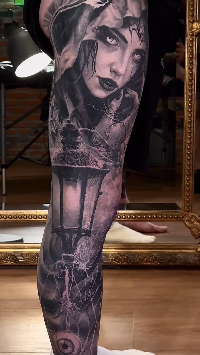 Tatouage portrait féminin gisant — thomascarlijarlier