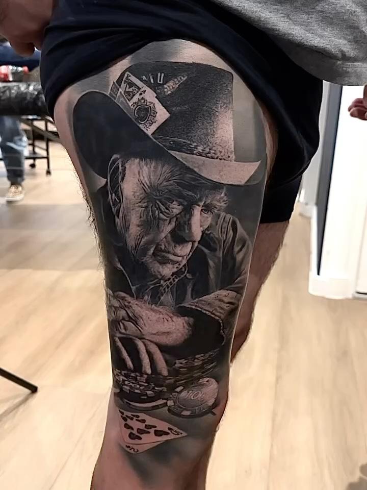 Tatouage dés à jouer cuisse — thomascarlijarlier