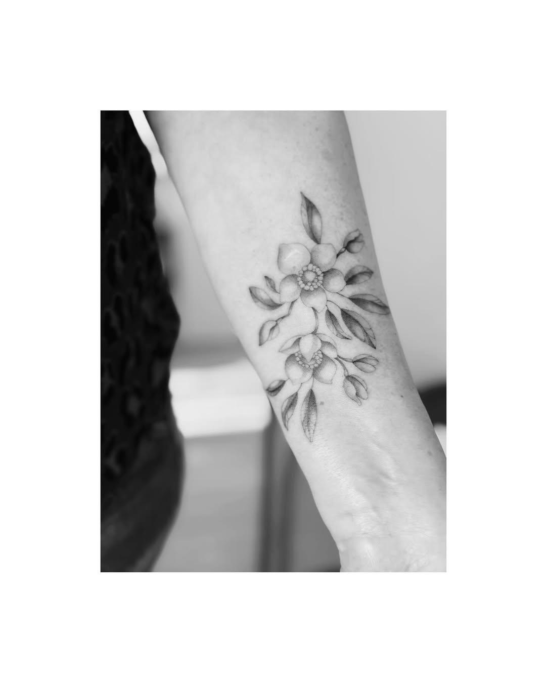 Tatouage Hellébore - petit prix février — atelier.rose.imaginaire