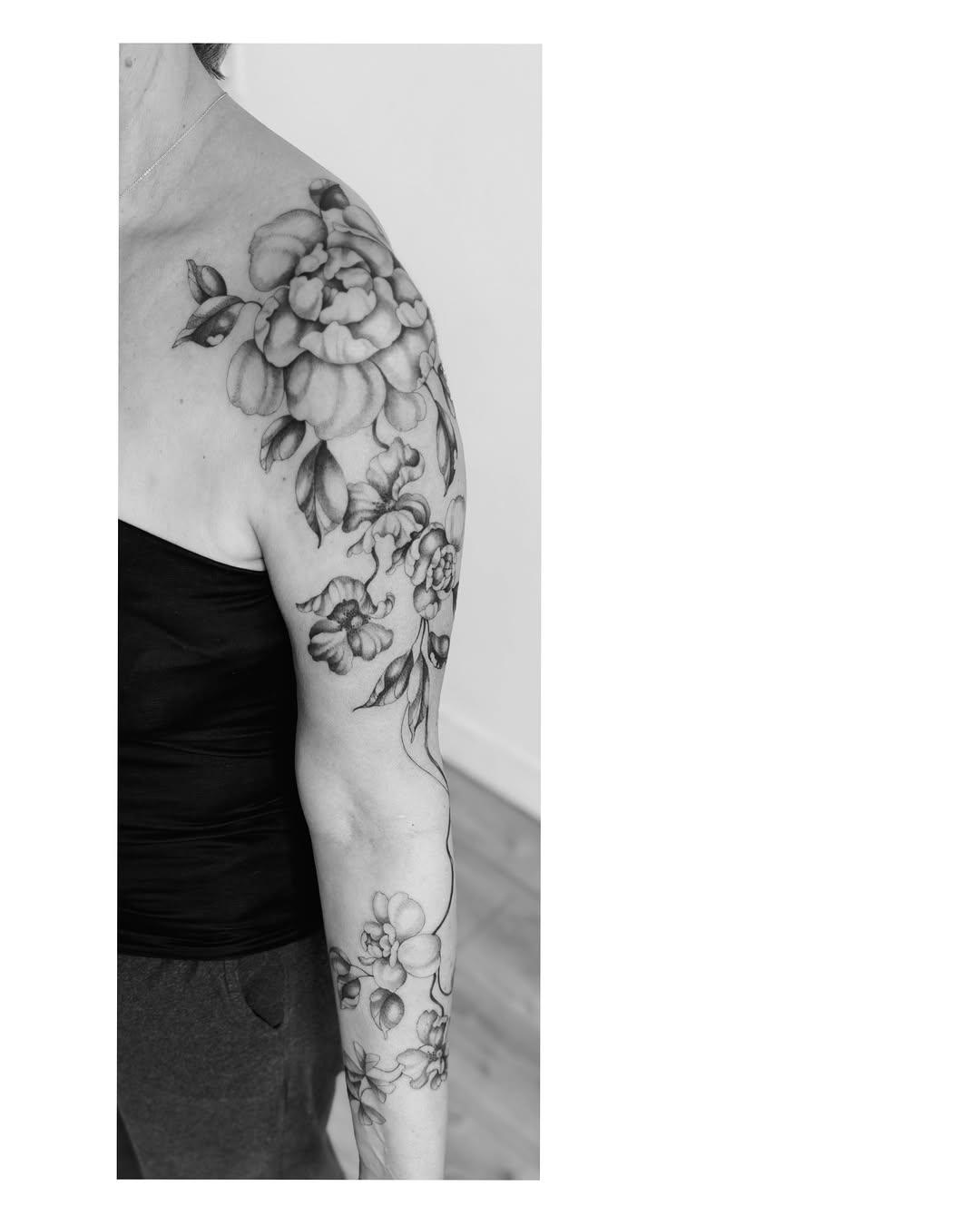 Tatouage Pivoines, coquelicots, oxalis - bras — atelier.rose.imaginaire