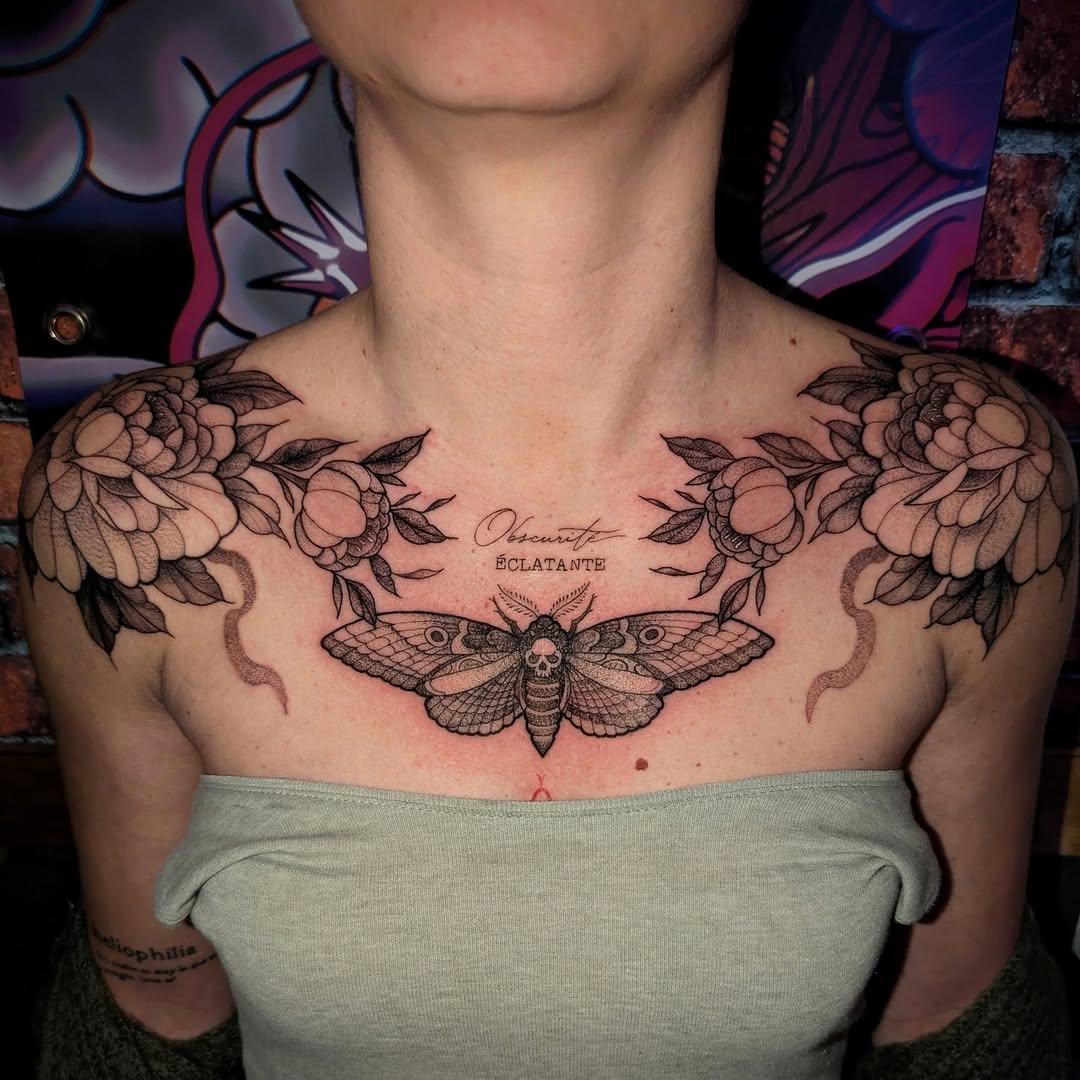 Tatouage Pivoine et papillon nocturne — jp.stinson.tattoo